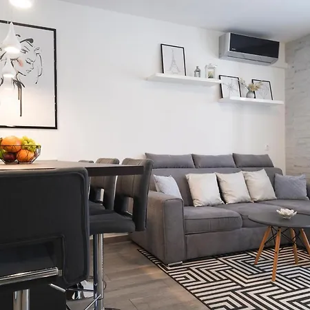 公寓 Modern With Loggia Terrace And Parking