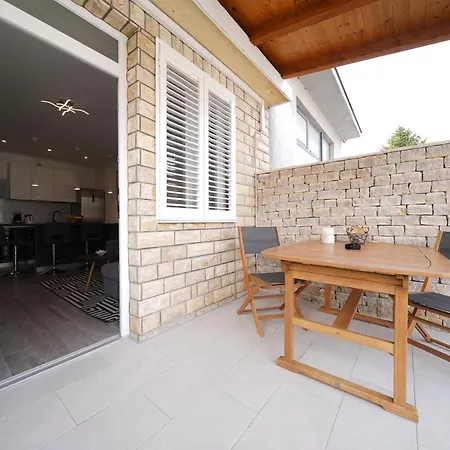 Modern With Loggia Terrace And Parking شقة *