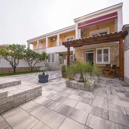 Modern With Loggia Terrace And Parking 公寓 扎达尔