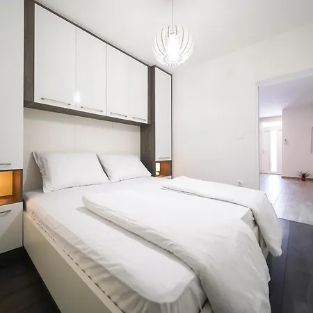 Modern With Loggia Terrace And Parking * 扎达尔