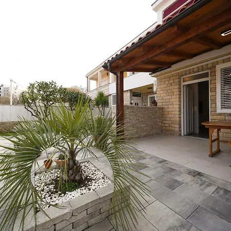 Modern With Loggia Terrace And Parking 公寓
