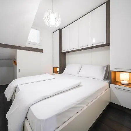 Modern With Loggia Terrace And Parking 扎达尔