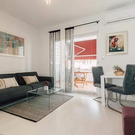 Modern With Loggia Terrace And Parking 公寓 *
