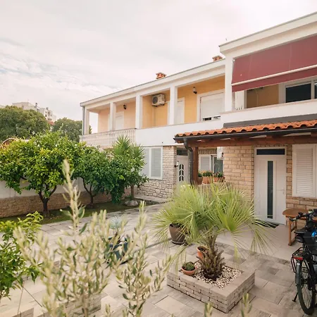 Modern With Loggia Terrace And Parking 公寓