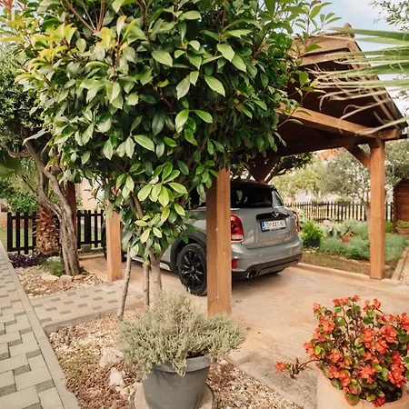 Modern With Loggia Terrace And Parking * 扎达尔