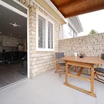 Modern With Loggia Terrace And Parking アパート *