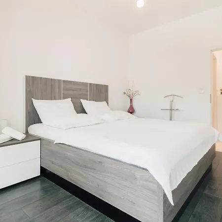 Modern With Loggia Terrace And Parking Apartman *