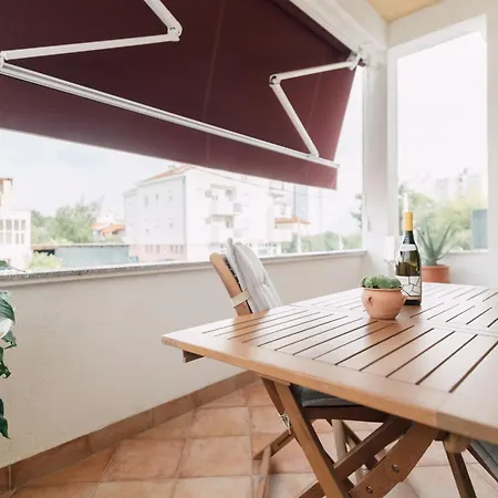 Apartman Modern With Loggia Terrace And Parking *