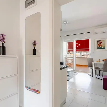 Modern With Loggia Terrace And Parking Apartment Zadar