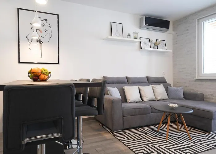 Apartamento Modern With Loggia Terrace And Parking