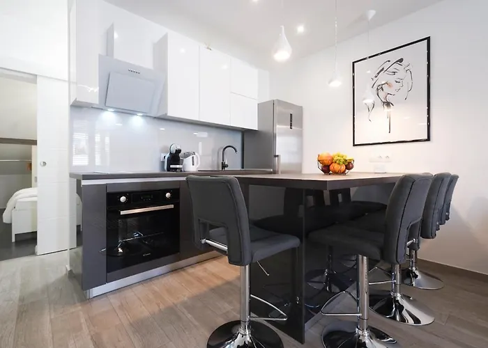 Modern With Loggia Terrace And Parking Apartamento