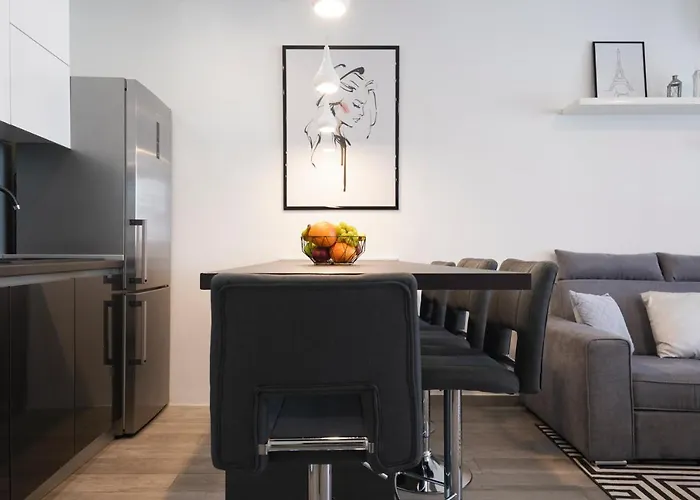 Modern With Loggia Terrace And Parking Apartamento