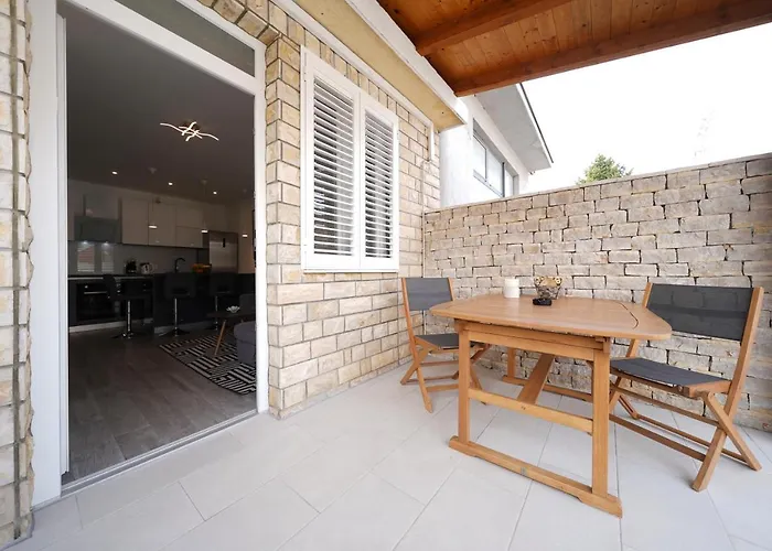 Modern With Loggia Terrace And Parking Apartamento *