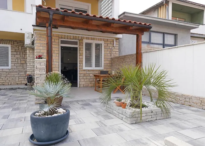 Appartamento Modern With Loggia Terrace And Parking