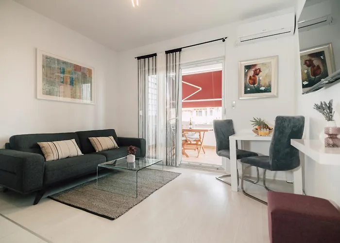 Modern With Loggia Terrace And Parking Appartamento *