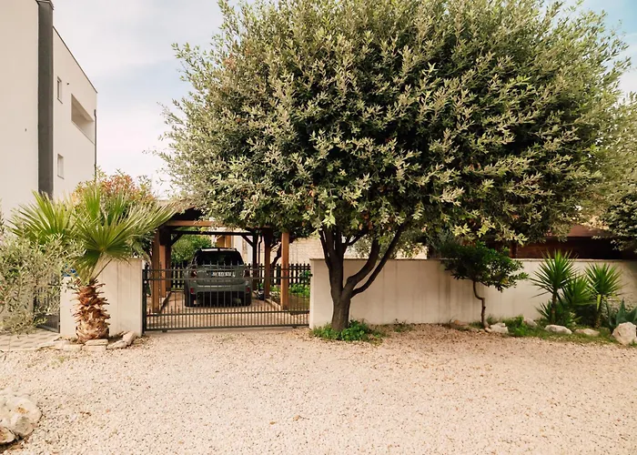 Appartamento Modern With Loggia Terrace And Parking